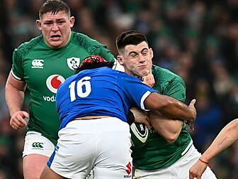 WATCH: Italy reduced to 13 men...